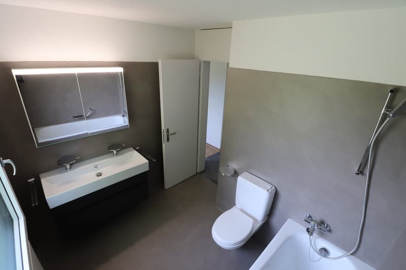 Freshly renovated 4.5-room apartment with parking space, hobby room, and basement compartment (15)