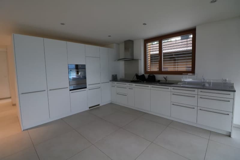 Lichtdurchflutete 3 ½ Zimmerwohnung mit grossem Balkon und traumhafter Seesicht (5)