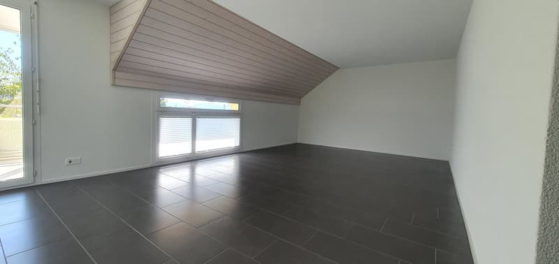 4-Zimmer-Dachgeschosswohnung mit verglastem Balkon in Alchenflüh (2)