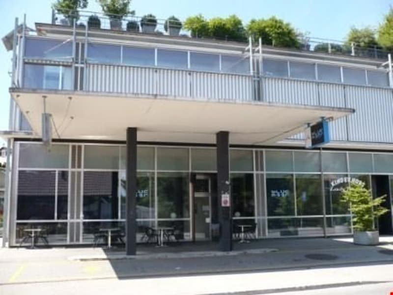 Attractive retail space, versatile commercial rooms in a highly frequented location (3)