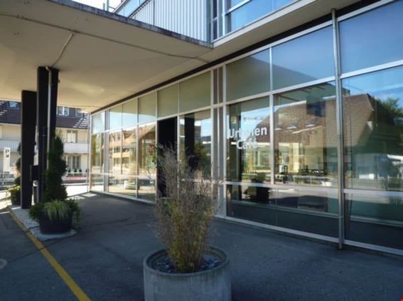 Attractive retail space, versatile commercial rooms in a highly frequented location (2)