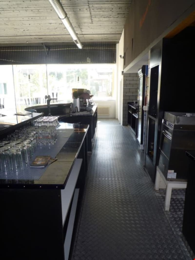 Attractive retail space, versatile commercial rooms in a highly frequented location (7)