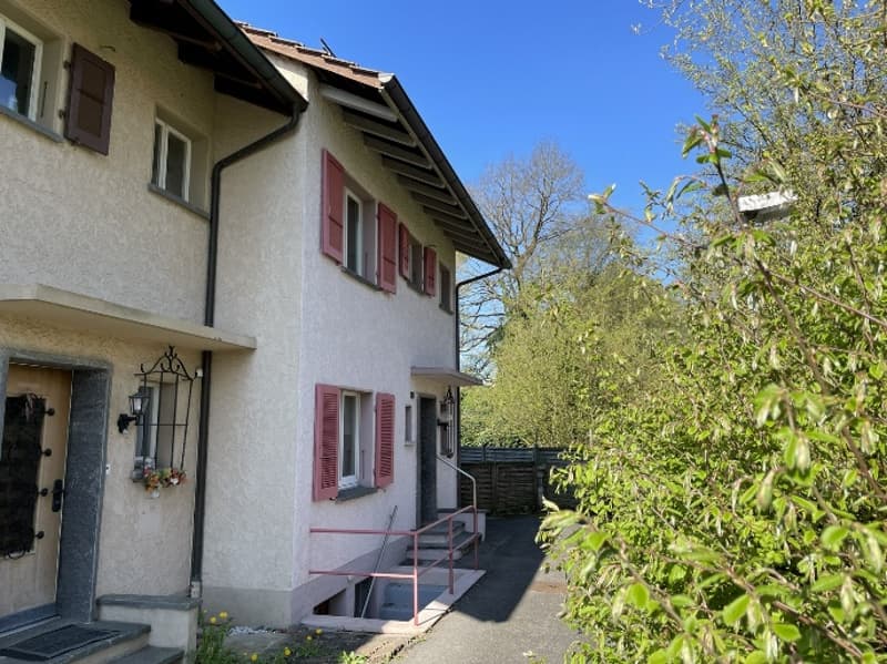 Compact single-family house with small, secluded garden for plenty of privacy (7)