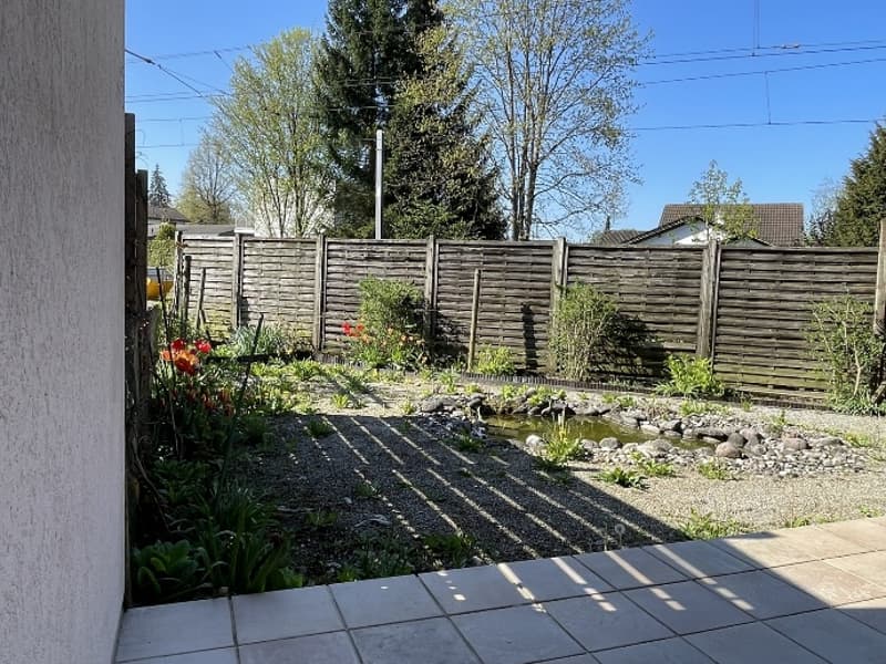 Compact single-family house with small, secluded garden for plenty of privacy (4)