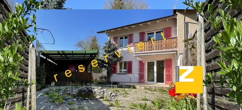 Compact single-family house with small, secluded garden for plenty of privacy (1)