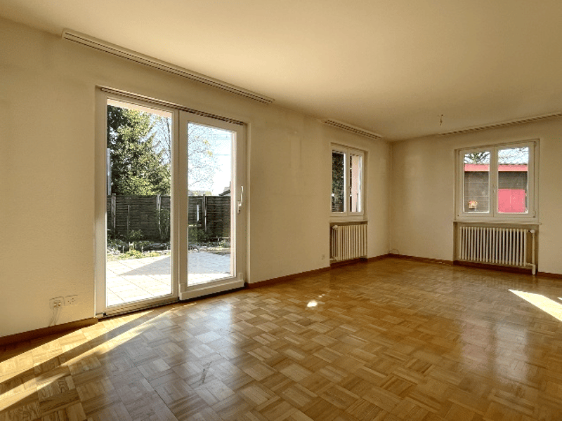 Compact single-family house with small, secluded garden for plenty of privacy (13)