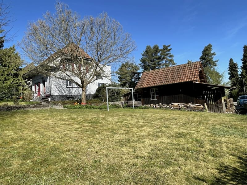In a quiet location: 6.5 room single-family house with land reserve and large, romantic garden (8)