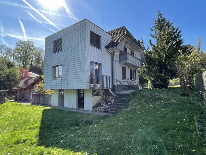 In a quiet location: 6.5 room single-family house with land reserve and large, romantic garden (11)