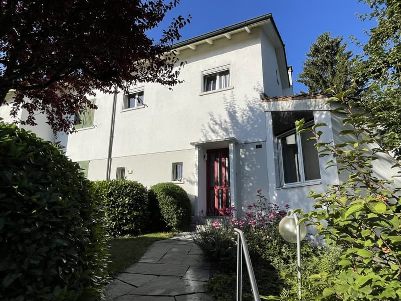 Doppeleinfamilienhaus mit grosser, idyllischer Gartenanlage (3)