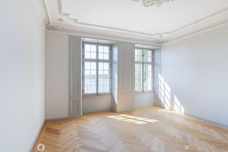 Büro mit Stuckatur