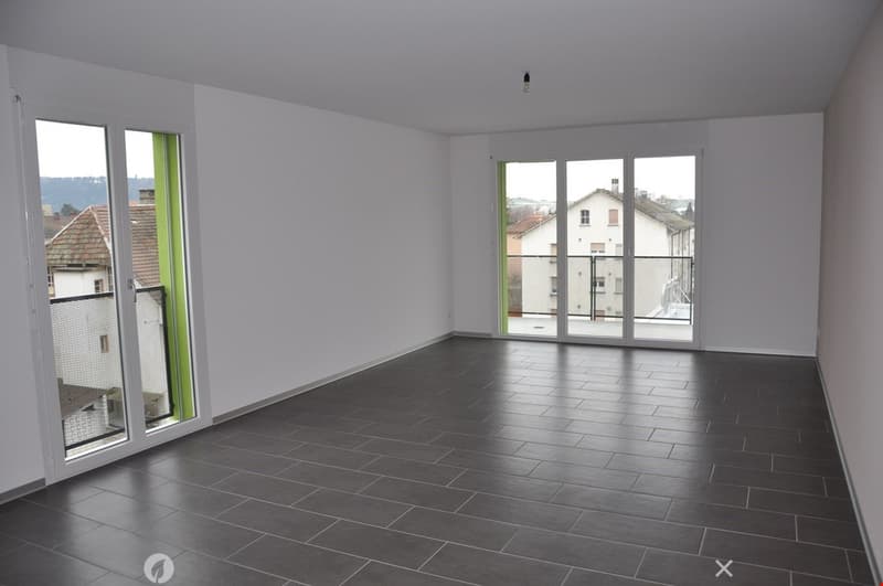 Helle 4.5 Zimmerwohnung mit 2 Balkonen (4)