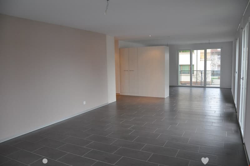 Helle 4.5 Zimmerwohnung mit 2 Balkonen (3)