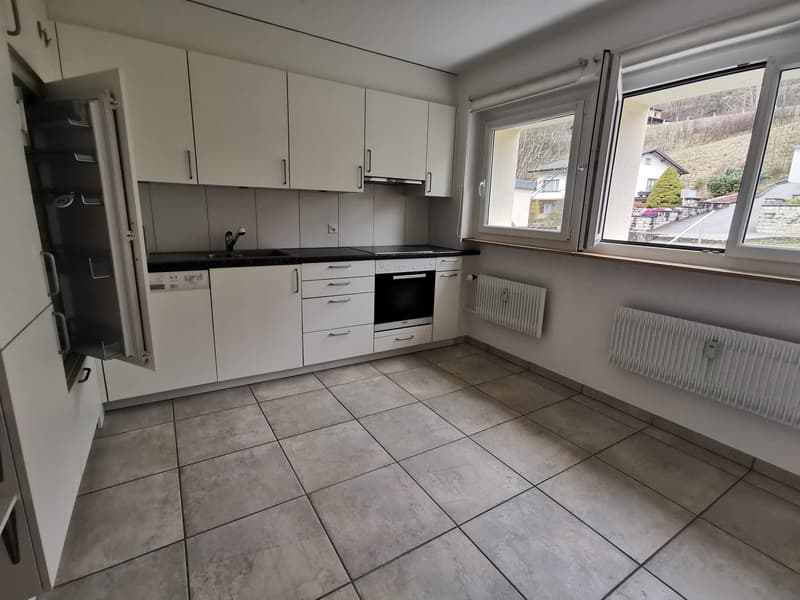 Charmante 3.5-Zimmer-Wohnung mit Bergblick in Sonceboz-Sombeval (2)