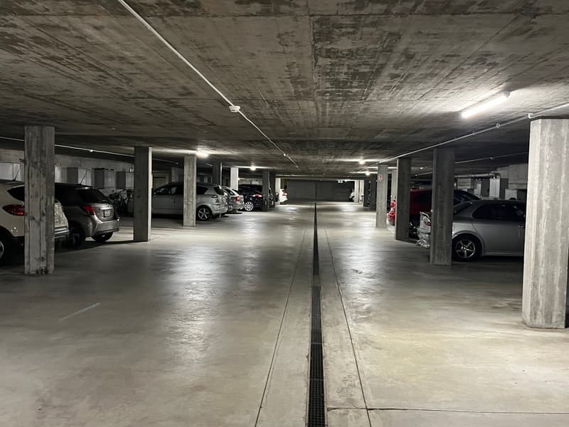 Places de stationnement pour motos à louer sur Mattenstrasse à Thun. (1)