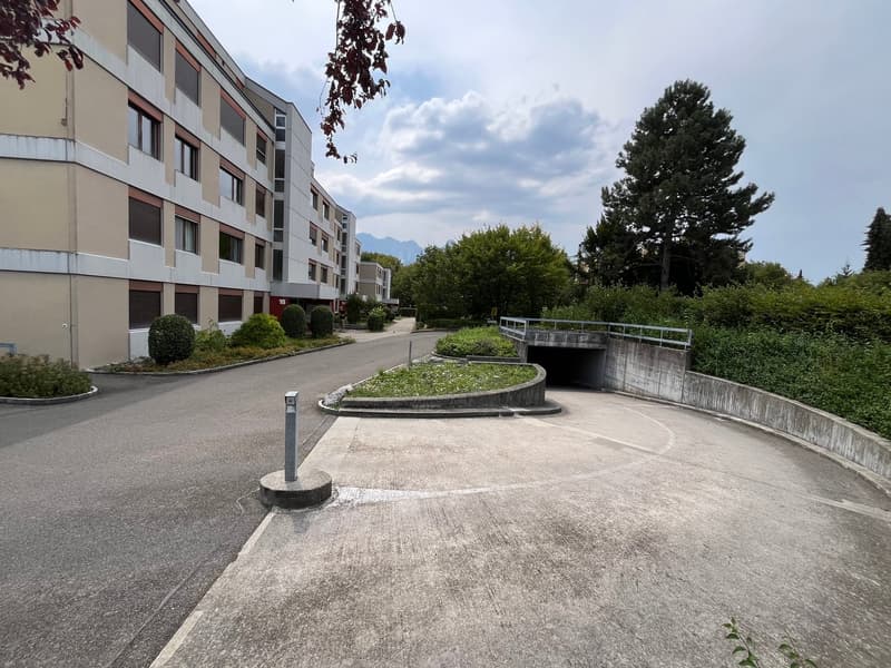 Places de stationnement pour motos à louer sur Mattenstrasse à Thun. (2)