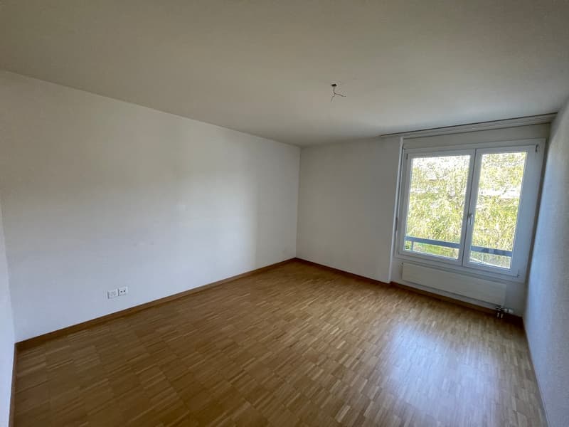 Helle 3½-Zimmer-Wohnung mit Balkon und schöner Bergsicht! (5)
