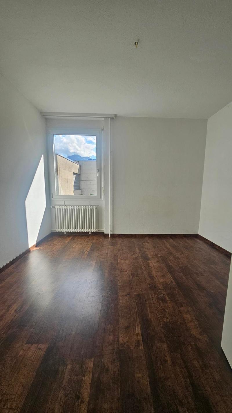 Befristete 4-Zimmer-Wohnung per sofort zu vermieten (6)