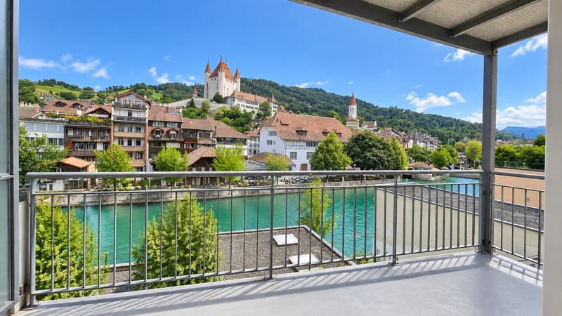 Stadtleben trifft Aussicht – charmante 2½-Zimmer-Wohnung mitten in Thun (1)