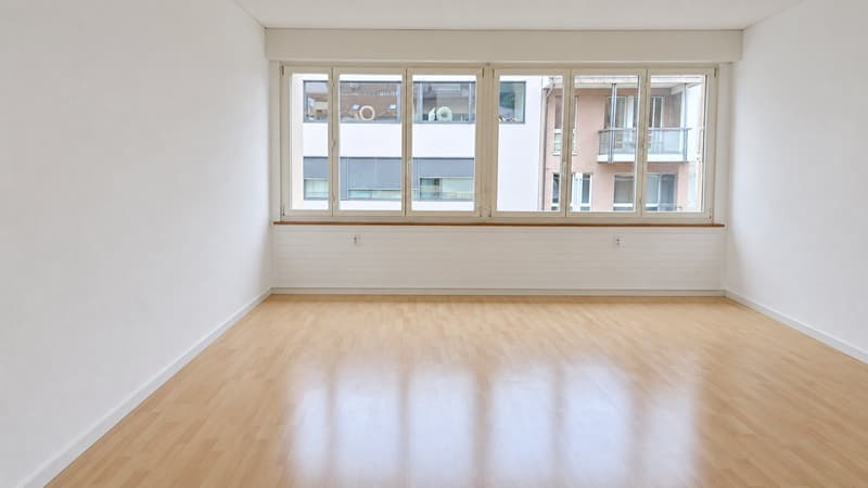 Stadtleben trifft Aussicht – charmante 2½-Zimmer-Wohnung mitten in Thun (5)