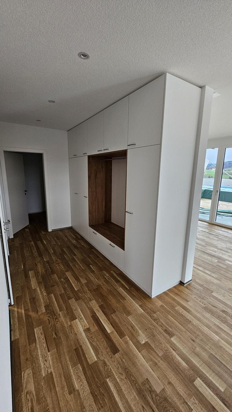 Neuwertige 3.5-Zimmer-Dachwohnung mit Bergblick (3)