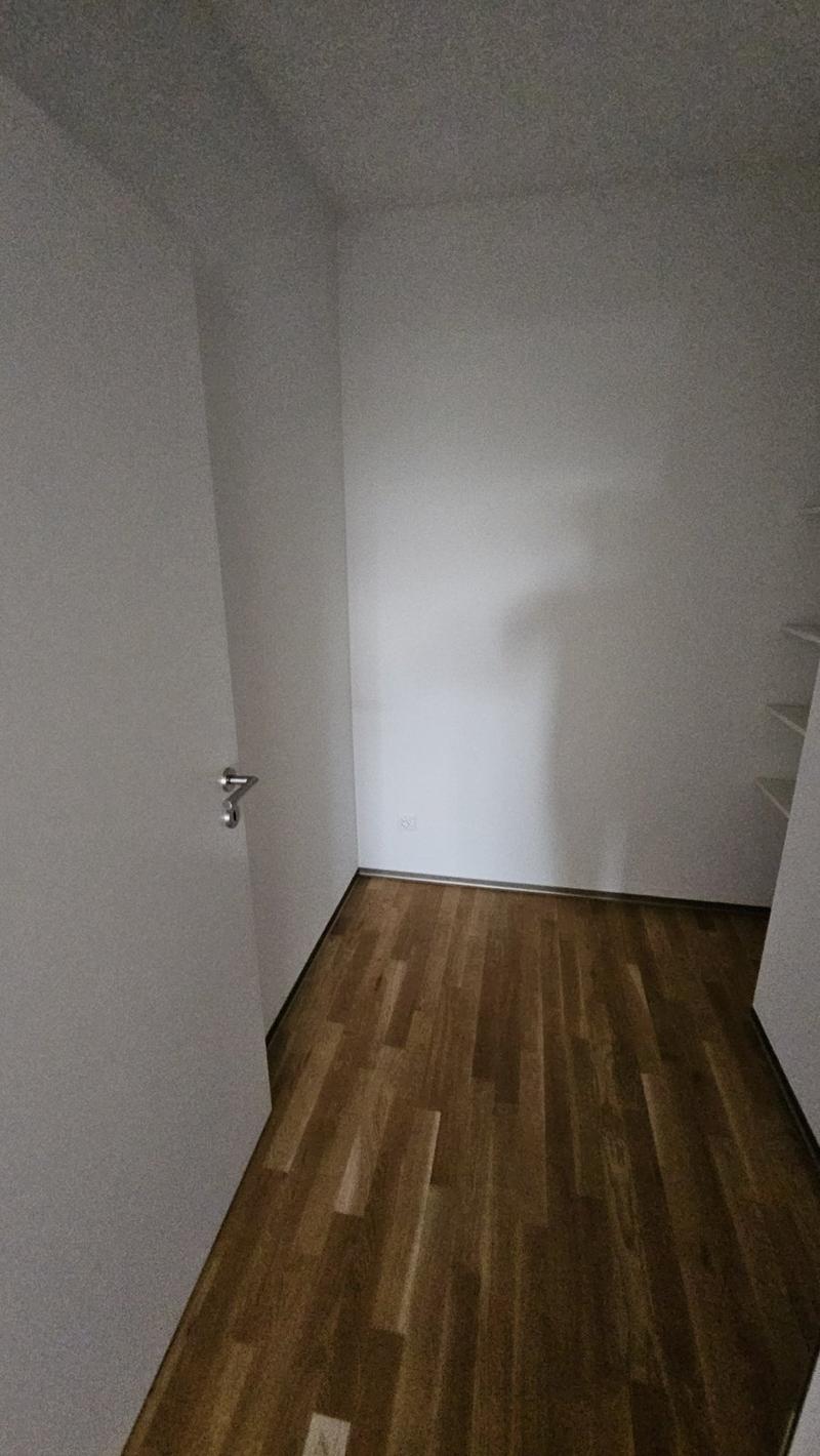 Neuwertige 3.5-Zimmer-Dachwohnung mit Bergblick (8)