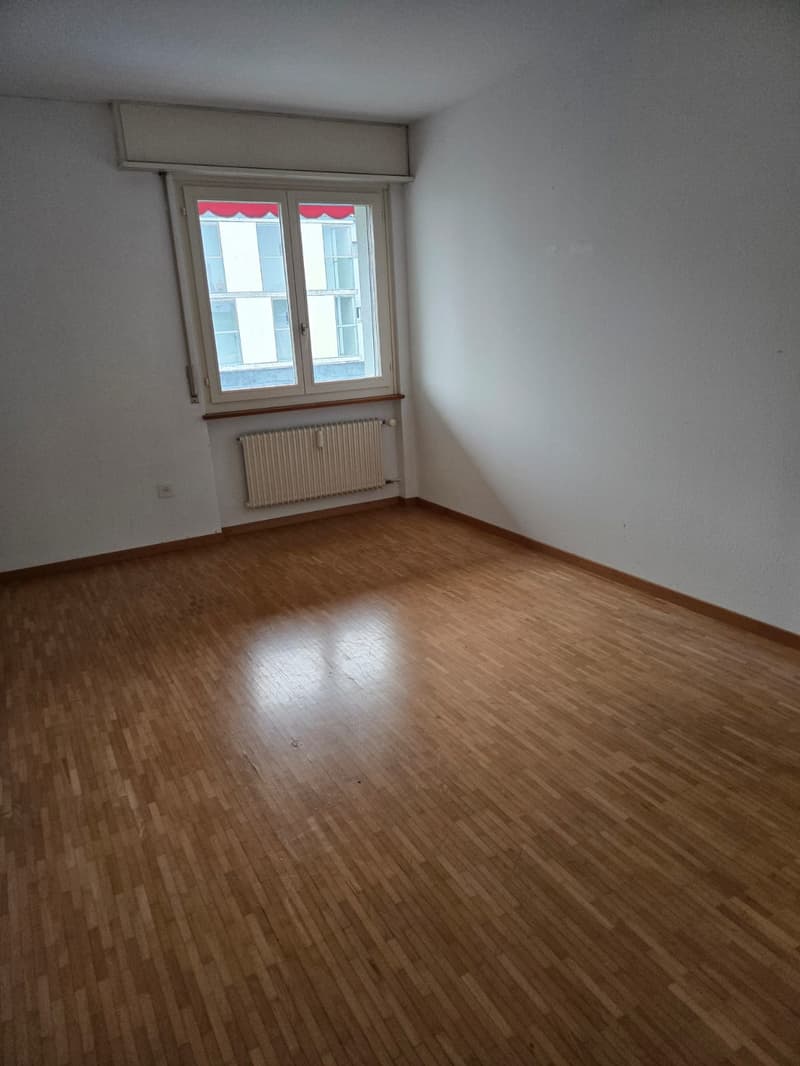 Appartamento soleggiato di 4,5 locali con balcone a Heitenried (8)