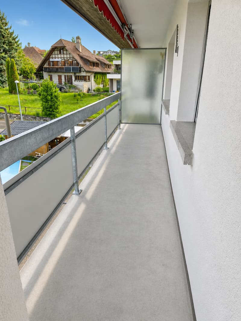 Appartamento soleggiato di 4,5 locali con balcone a Heitenried (9)