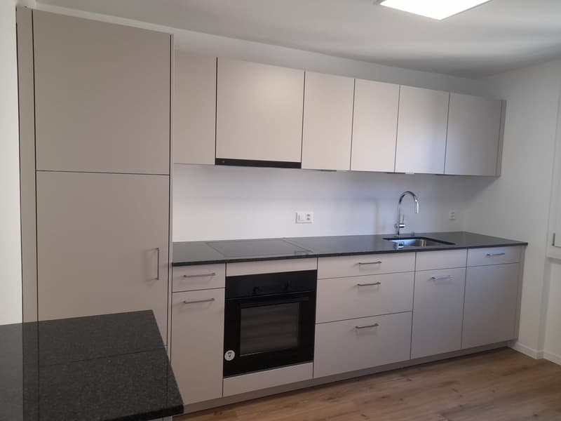 Moderne 3-Zimmer-Wohnung mit Balkon in Wünnewil (2)