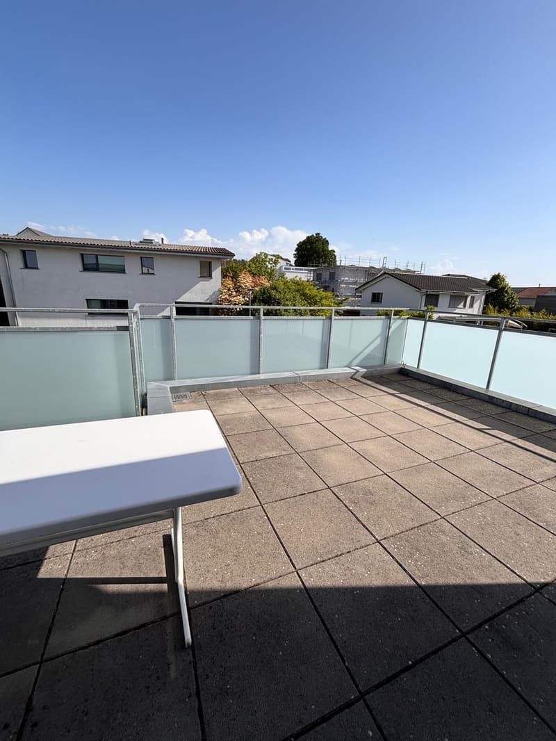 Moderne 3.5-Zimmerwohnung mit grossem Balkon (4)