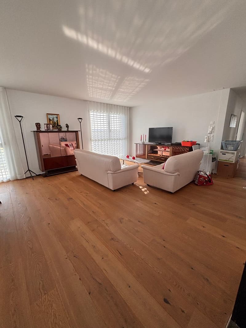 Moderne 3.5-Zimmerwohnung mit grossem Balkon (5)