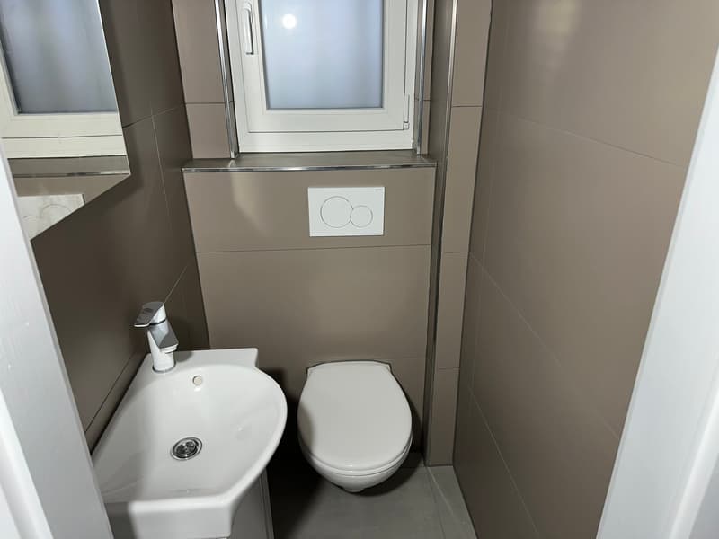 Single room without kitchen and shower for rent in central location (3)