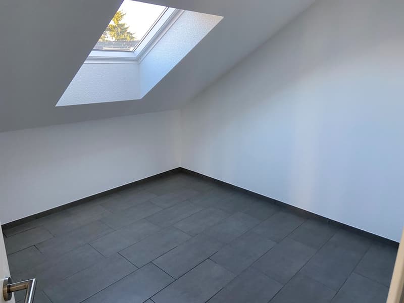Charmante 3.5-Zimmer-Dachwohnung mit Terrasse und schöner Aussicht in Aarwangen (7)