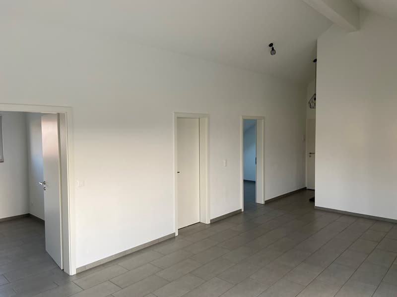 Charmante 3.5-Zimmer-Dachwohnung mit Terrasse und schöner Aussicht in Aarwangen (6)