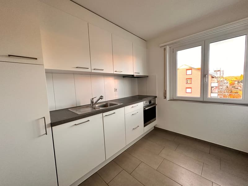 Modern ausgestatte 4-Zimmerwohnung an ruhiger Lage zu vermieten (1)