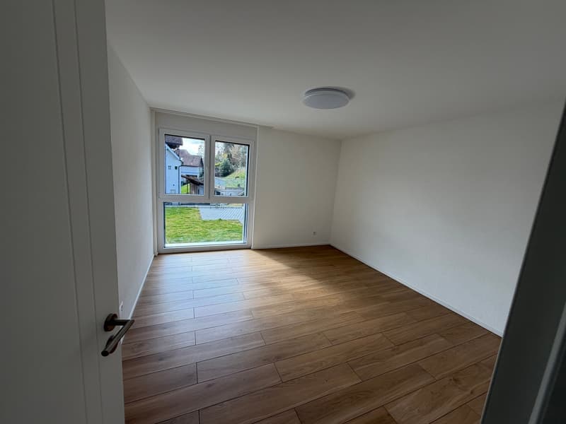 Moderne 3.5-Zimmer-Wohnung mit grosser Terrasse und Balkon (11)