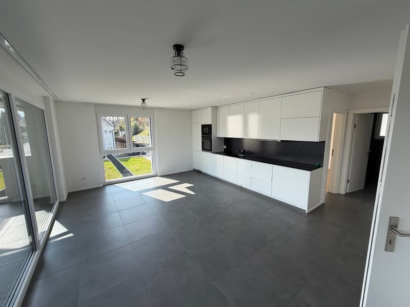 Moderne 3.5-Zimmer-Wohnung mit grosser Terrasse und Balkon (6)