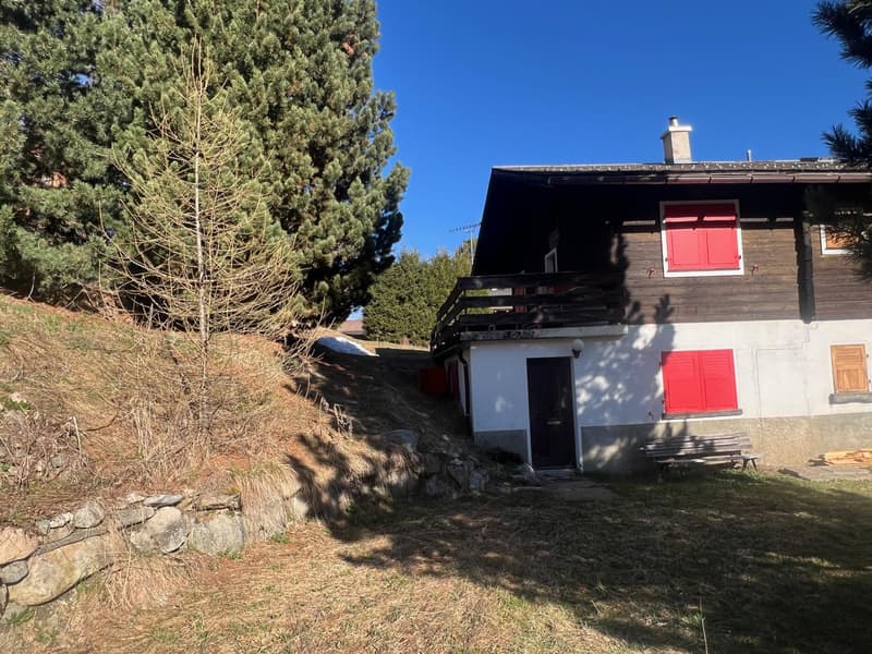 Opportunity to buy in La Tzoumaz, 4-room semi-detached chalet in a quiet area (2)