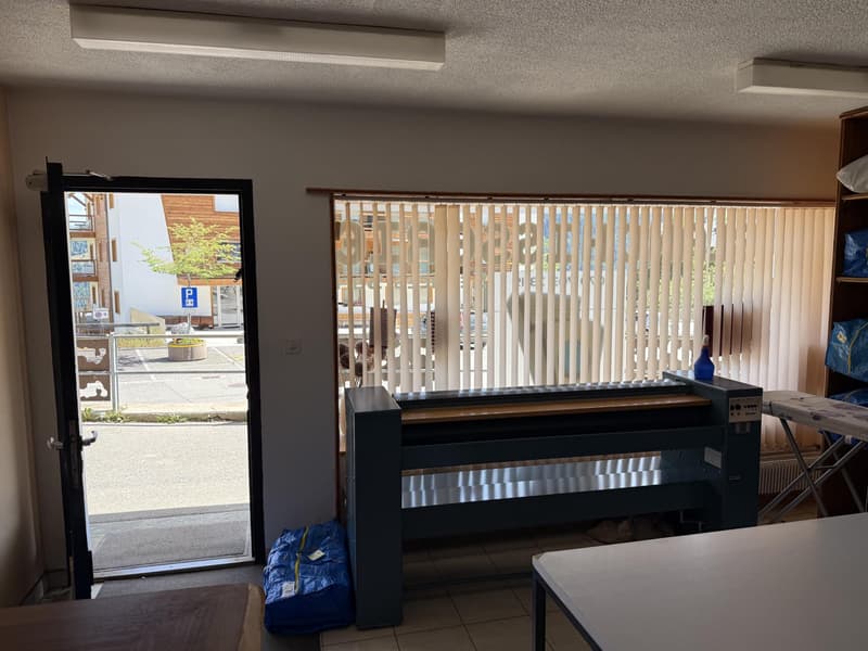 For sale in Tzoumaz a commercial space currently used as a laundry (1)