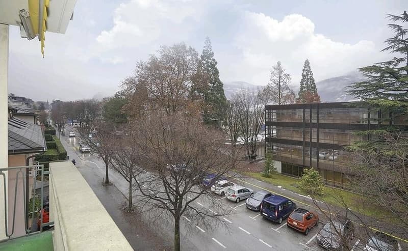 Vier-Zimmer-Wohnung zur Miete in der rue du Petit-Chasseur in Sion im letzten Stock eines kleinen Gebäudes mit Balkon (9)
