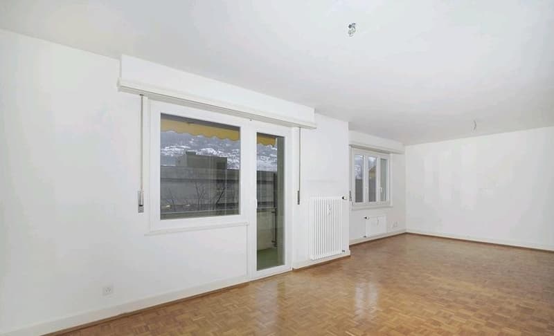 Vier-Zimmer-Wohnung zur Miete in der rue du Petit-Chasseur in Sion im letzten Stock eines kleinen Gebäudes mit Balkon (3)