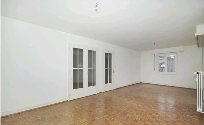 Vier-Zimmer-Wohnung zur Miete in der rue du Petit-Chasseur in Sion im letzten Stock eines kleinen Gebäudes mit Balkon (2)