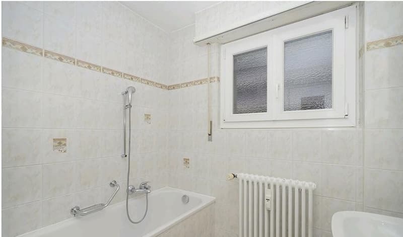 Vier-Zimmer-Wohnung zur Miete in der rue du Petit-Chasseur in Sion im letzten Stock eines kleinen Gebäudes mit Balkon (7)