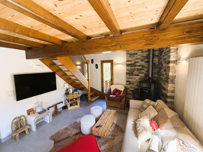 A vendre dans la station de la Tzoumaz au coeur des 4 Vallées très beau chalet de 5 1/2 pièces (2)