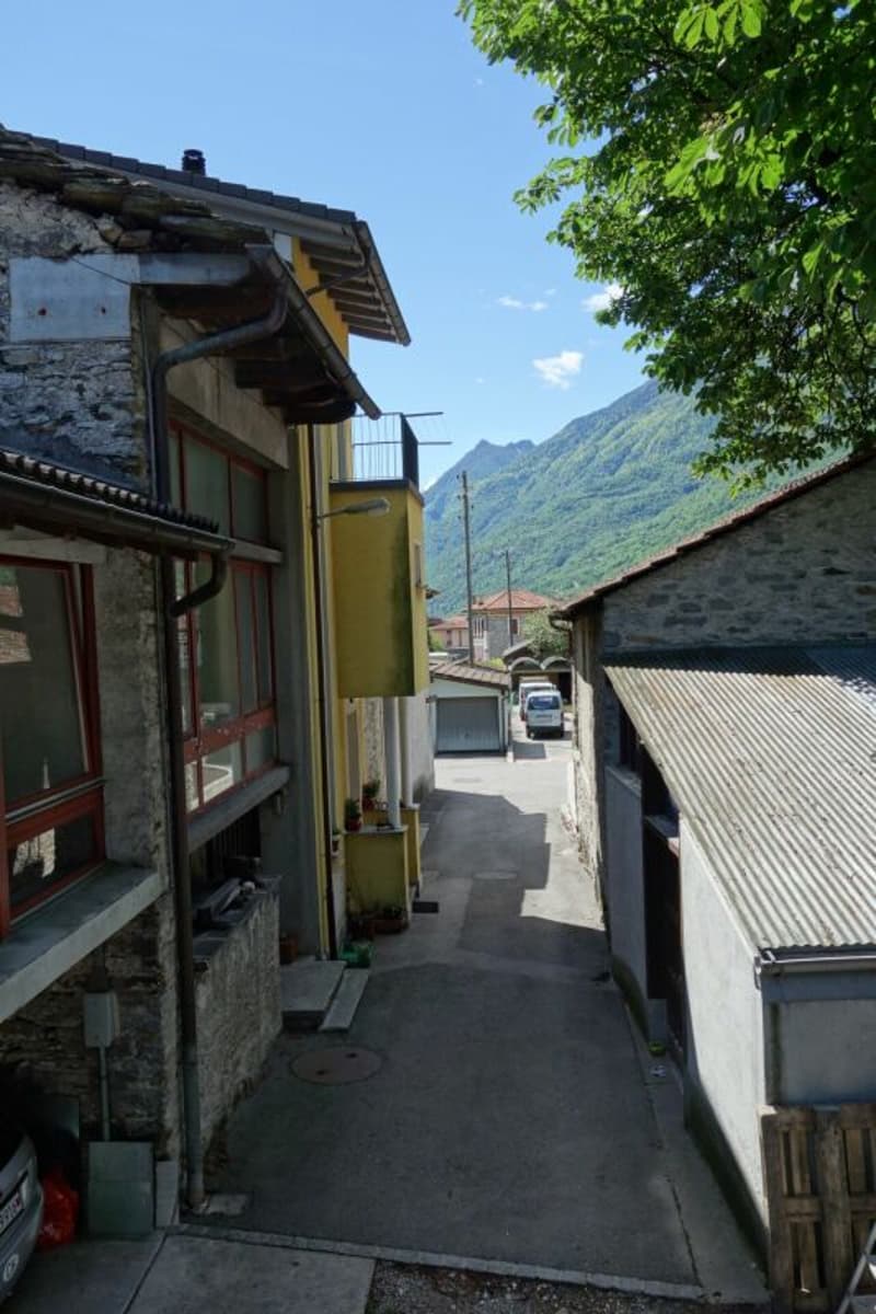 Land of 1289 m2 with approved license (2)