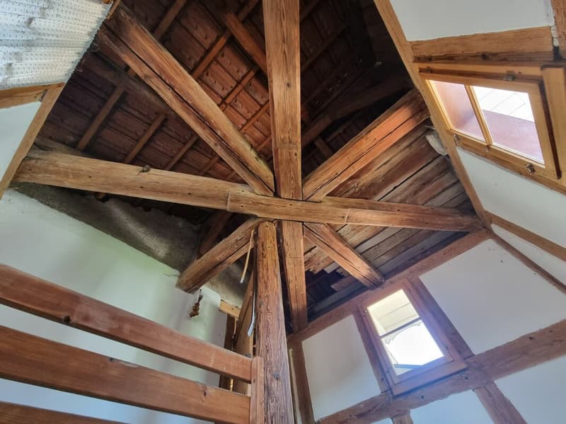 Grande casa unifamiliare con potenziale di ristrutturazione! (12)