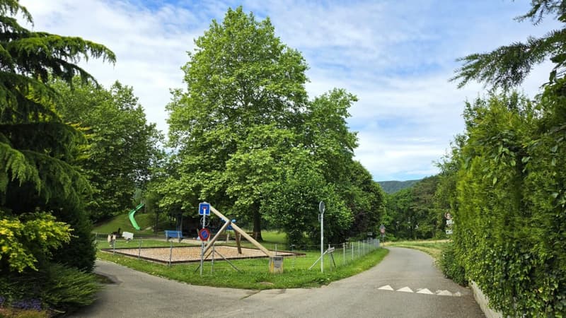 Ampia casa unifamiliare con grande giardino e vista panoramica (20)
