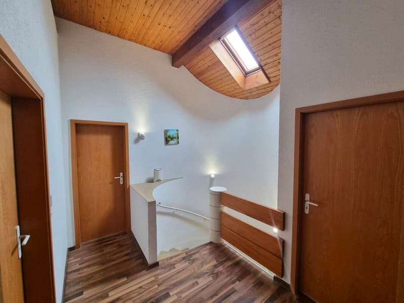 Ampia casa unifamiliare con grande giardino e vista panoramica (11)