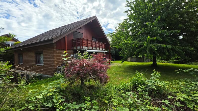 Ampia casa unifamiliare con grande giardino e vista panoramica (2)