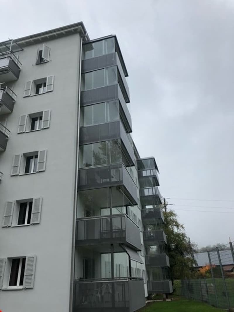 Bello appartamento di 3 camere con cucina moderna e ampio balcone (1)