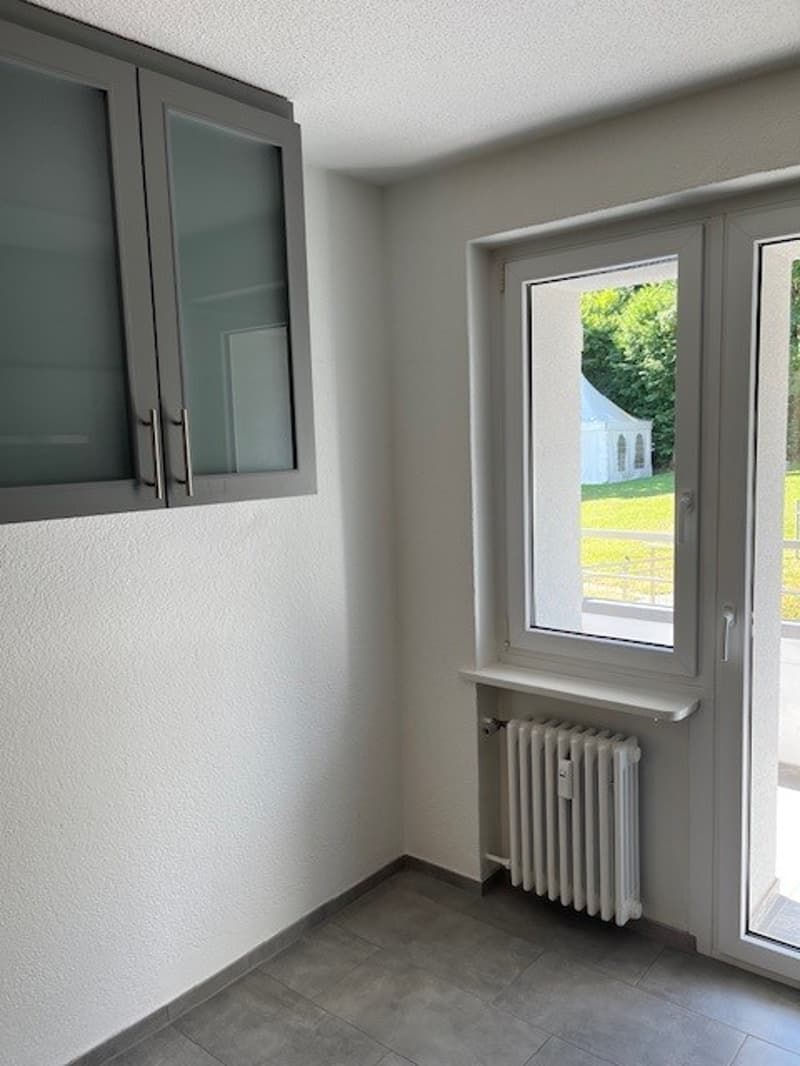 Bello appartamento di 3 camere con cucina moderna e ampio balcone (4)
